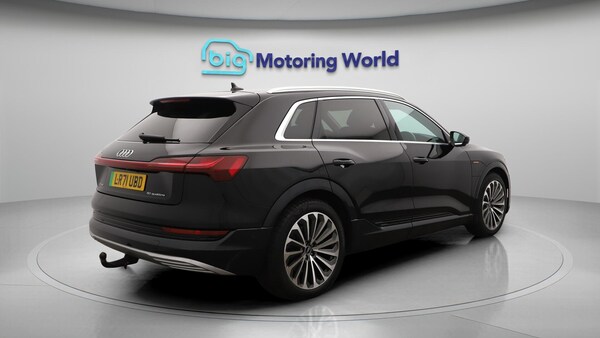 Used Audi e-tron 2021 for sale - 76215687: Photo 8