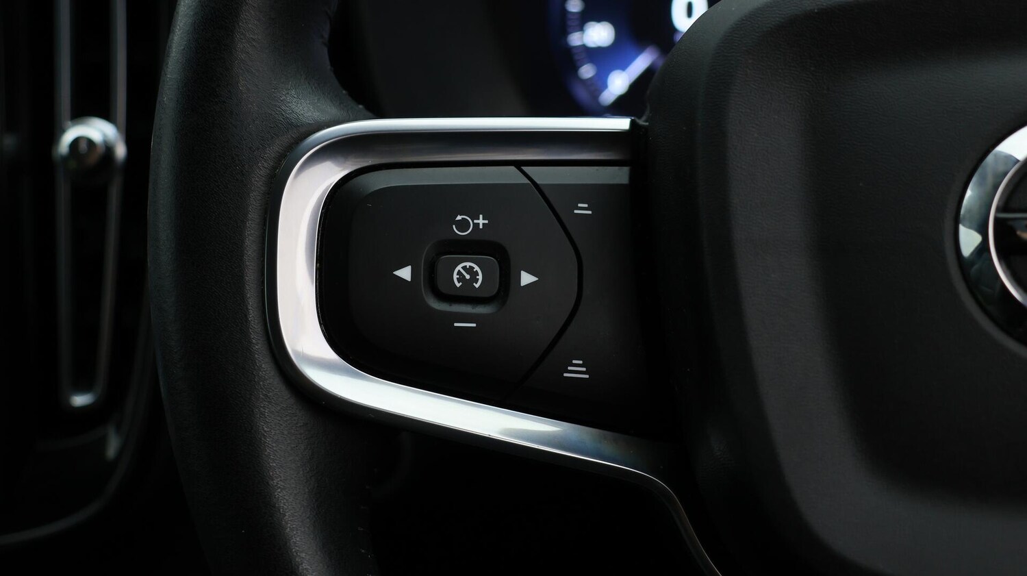 Used Volvo XC40 for sale - 76521693: Photo 24