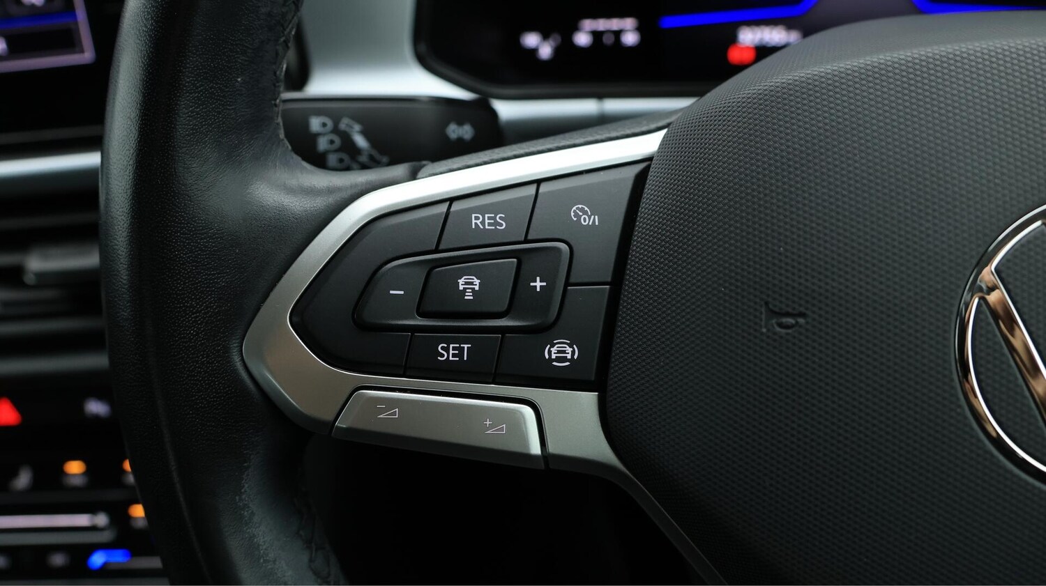 Used Volkswagen T-Roc 2022 for sale - 76153176: Photo 39