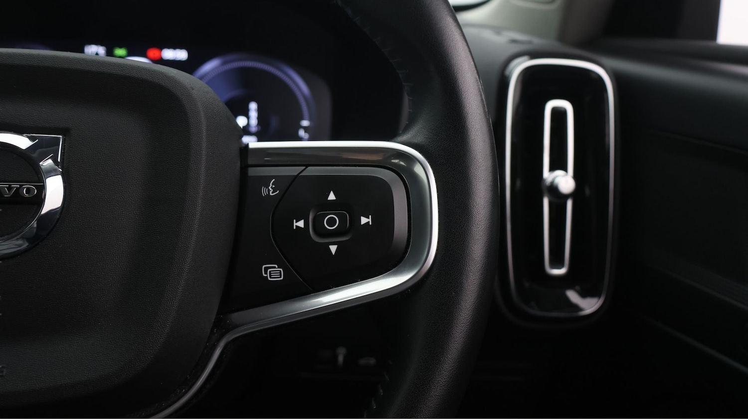 Used Volvo XC40 2021 for sale - 77652463: Photo 25