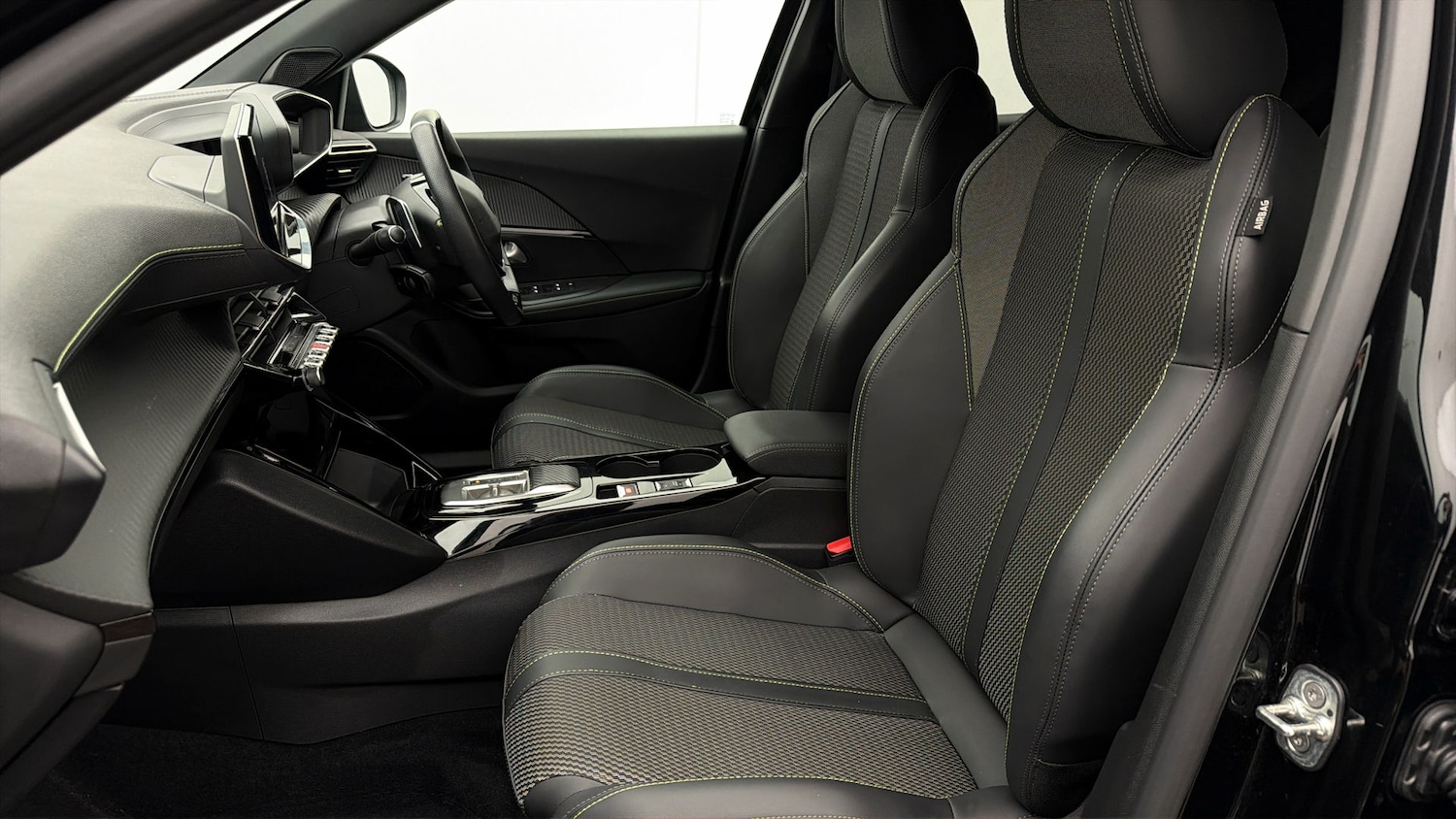 Used Peugeot 2008 2024 for sale - 77945611: Photo 13