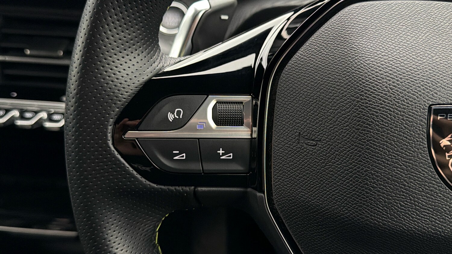 Used Peugeot 2008 2024 for sale - 77945611: Photo 22