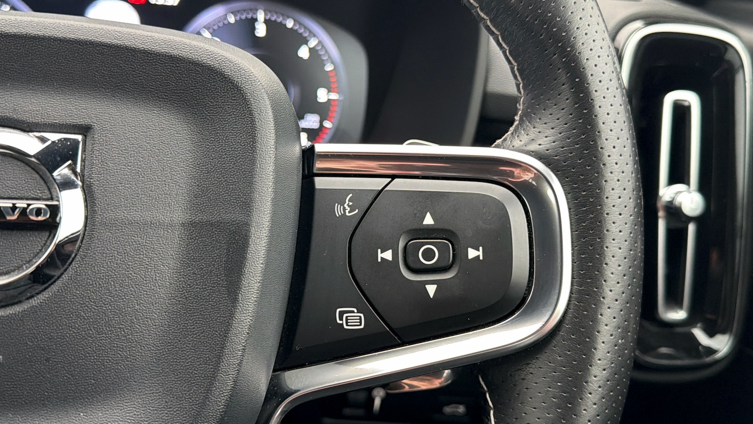 Used Volvo XC40 2019 for sale - 77946283: Photo 24