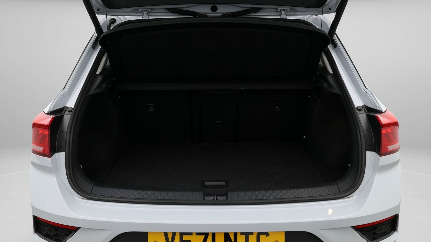 Used Volkswagen T-Roc for sale - 77182010: Photo 17