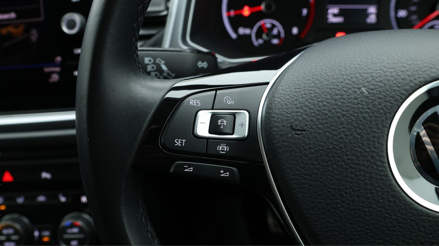 Used Volkswagen T-Roc for sale - 77182010: Photo 26