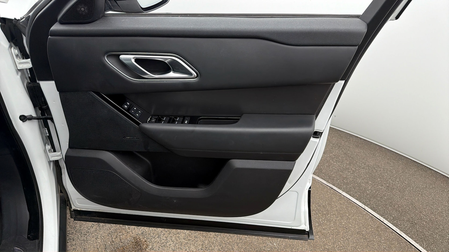 Used Land Rover Range Rover Velar 2024 for sale - 77975771: Photo 14