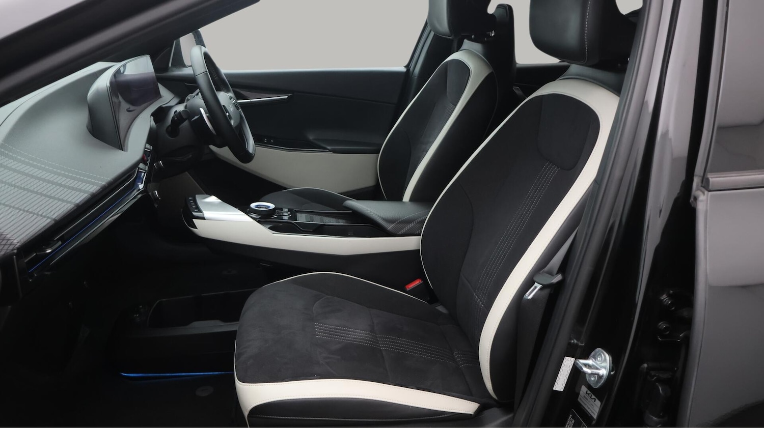 Used Kia EV6 2023 for sale - 76498824: Photo 15