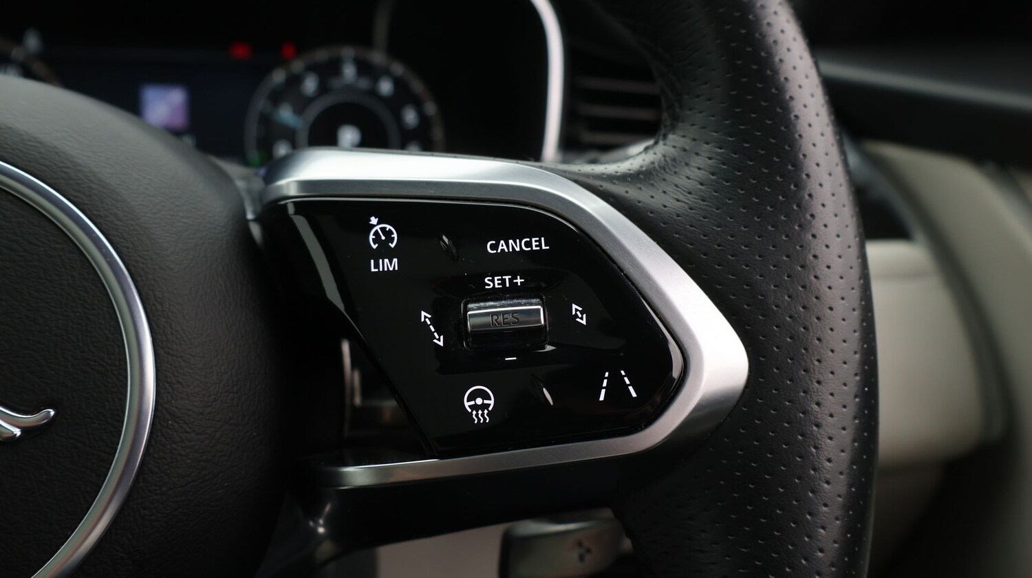 Used Jaguar F-Pace 2023 for sale - 77502485: Photo 26