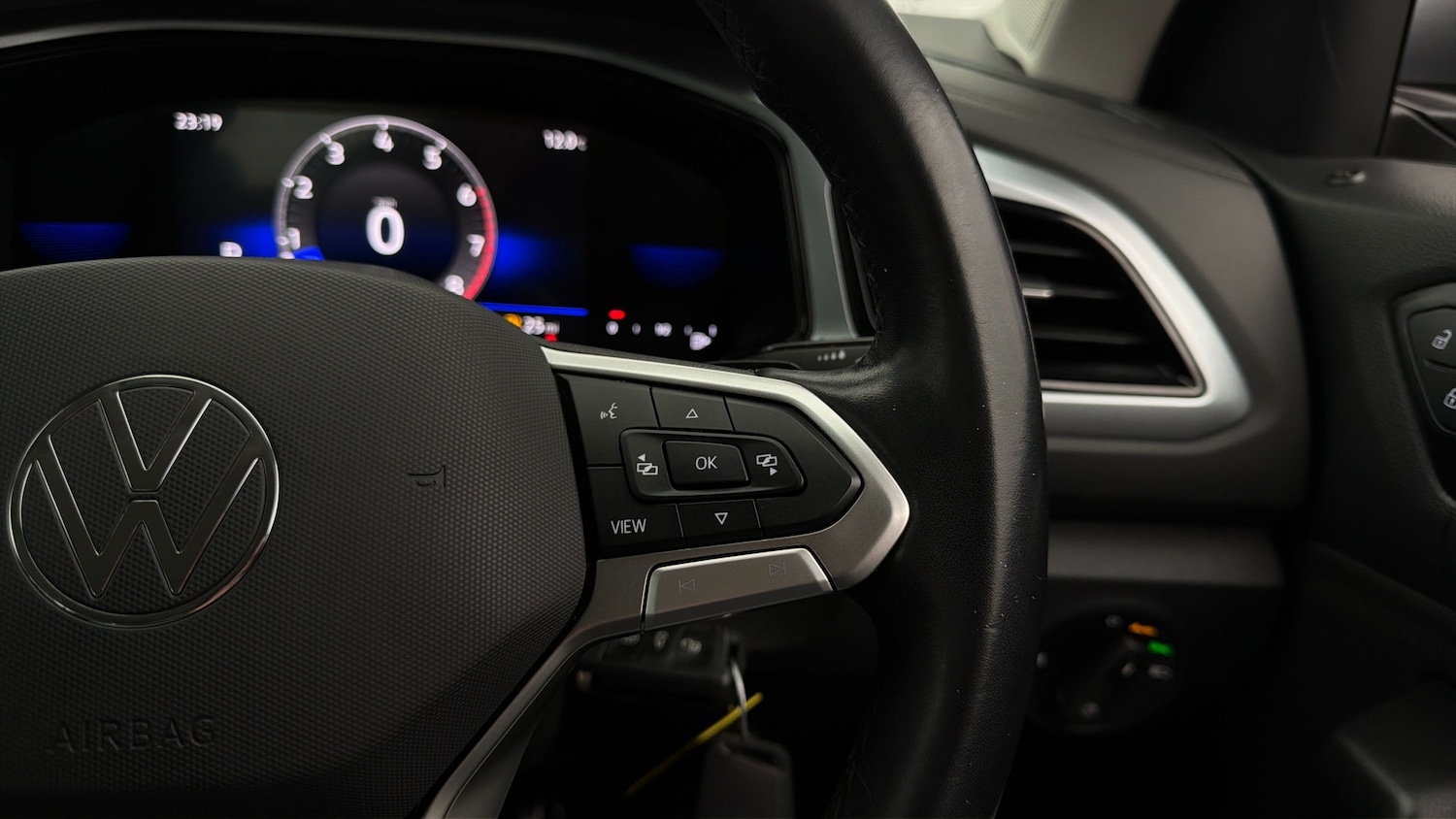 Used Volkswagen T-Roc 2023 for sale - 78064943: Photo 23