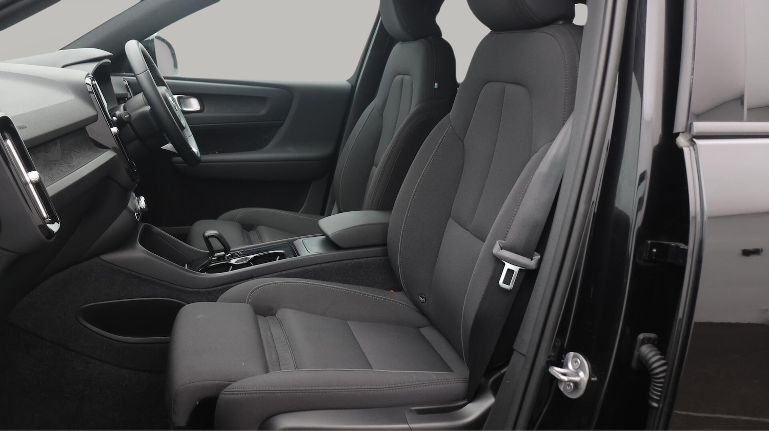 Used Volvo XC40 2023 for sale - 76388750: Photo 15