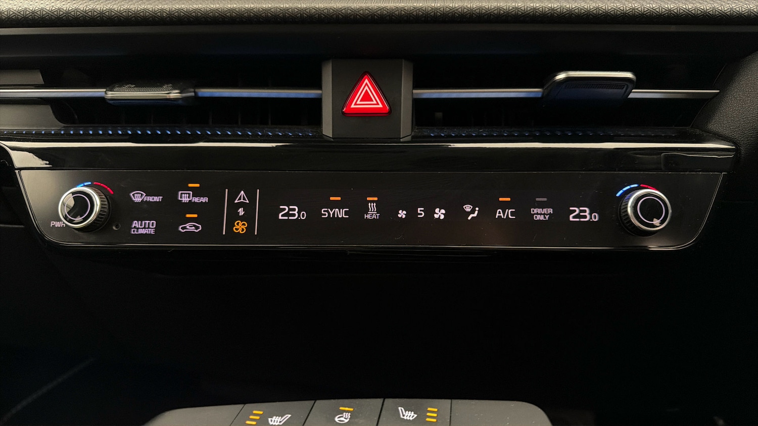 Used Kia EV6 2023 for sale - 77945608: Photo 11