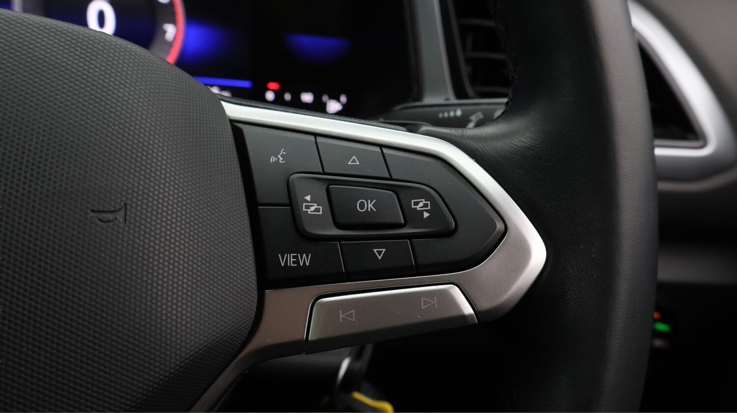 Used Volkswagen T-Roc 2023 for sale - 77459812: Photo 23