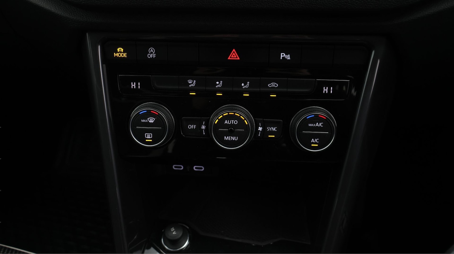 Used Volkswagen T-Roc 2021 for sale - 77236130: Photo 12