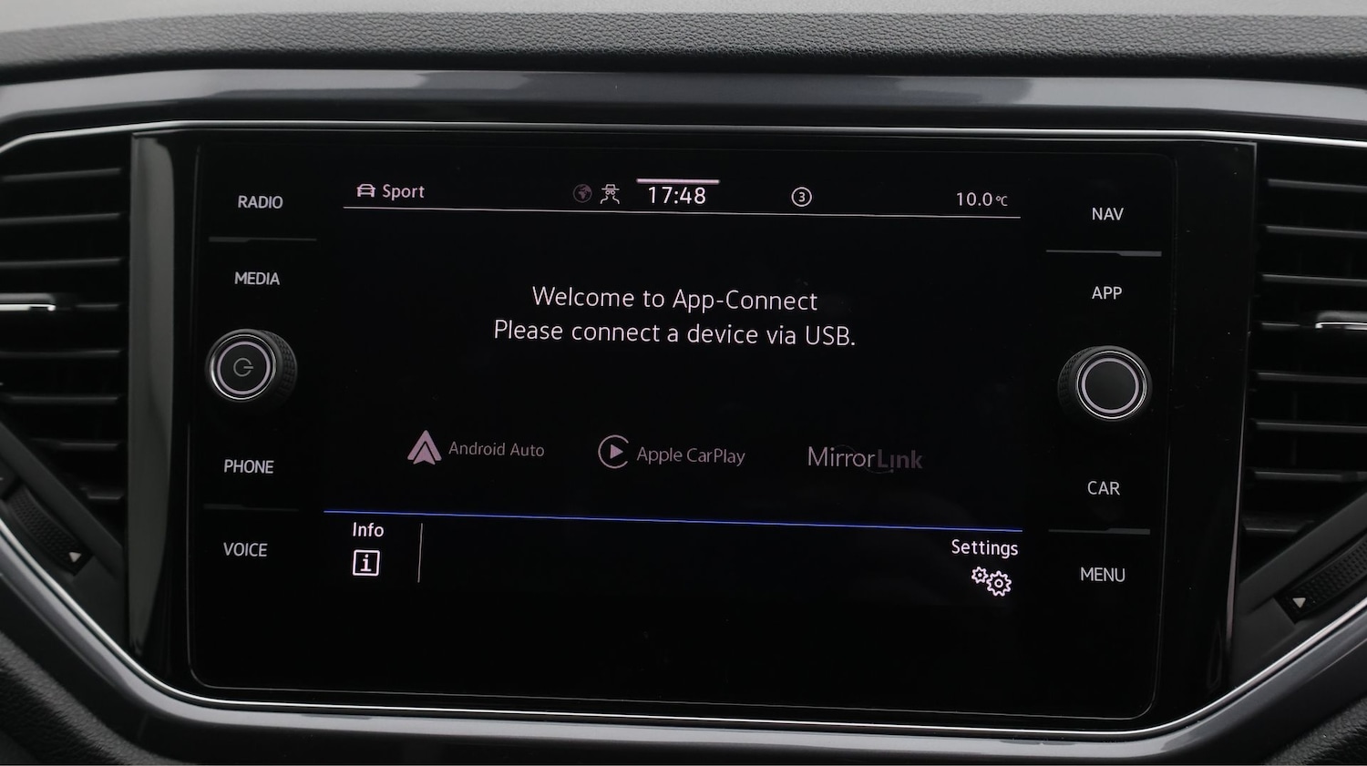 Used Volkswagen T-Roc 2021 for sale - 77236130: Photo 22