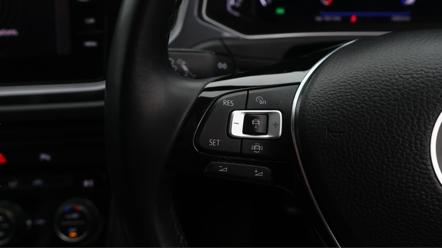 Used Volkswagen T-Roc 2021 for sale - 77236130: Photo 23