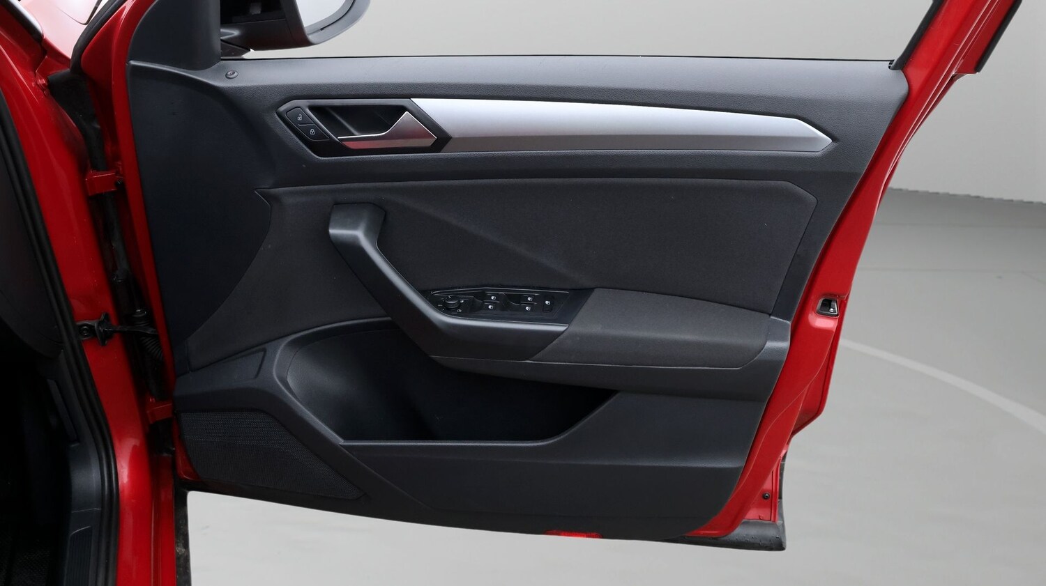 Used Volkswagen T-Roc 2024 for sale - 77490982: Photo 15