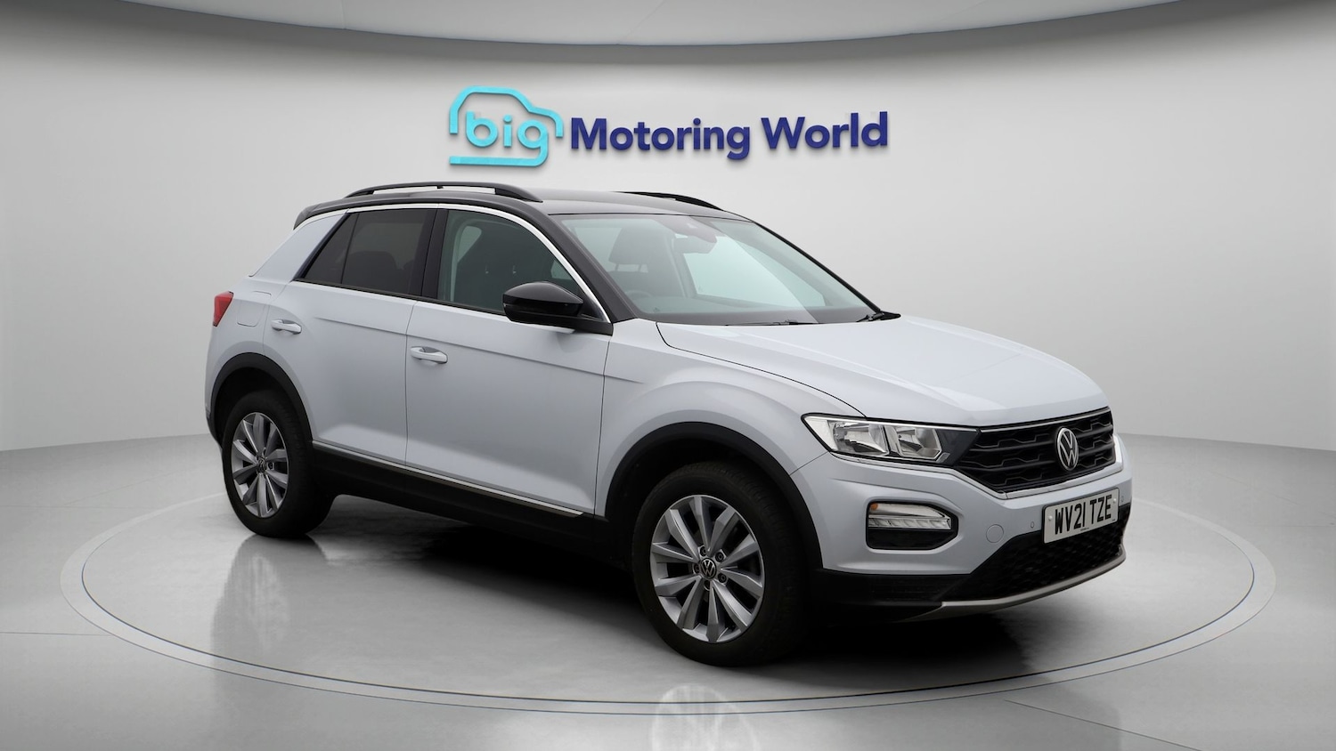 Used Volkswagen T-Roc for sale - 76813827: Photo 2