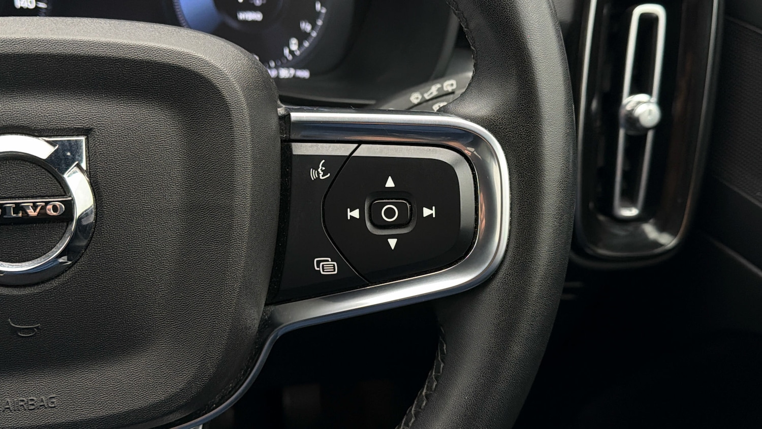 Used Volvo XC40 2022 for sale - 78065404: Photo 23