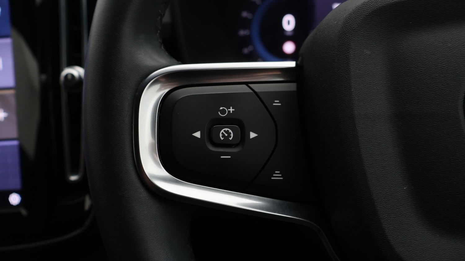 Used Volvo XC40 2023 for sale - 77775344: Photo 24