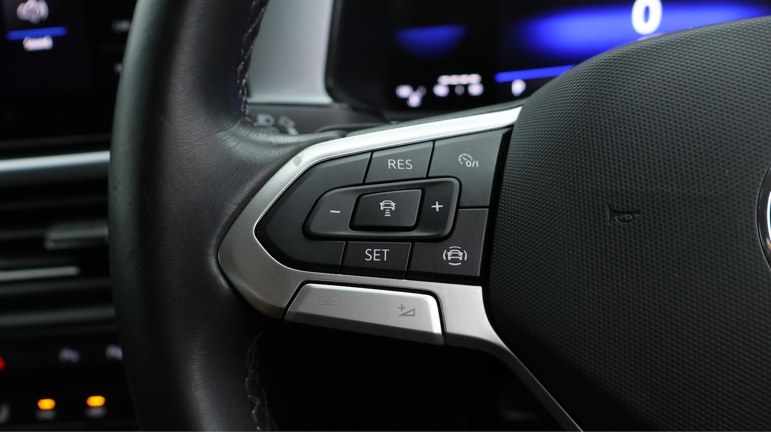 Used Volkswagen T-Roc 2022 for sale - 76072054: Photo 25