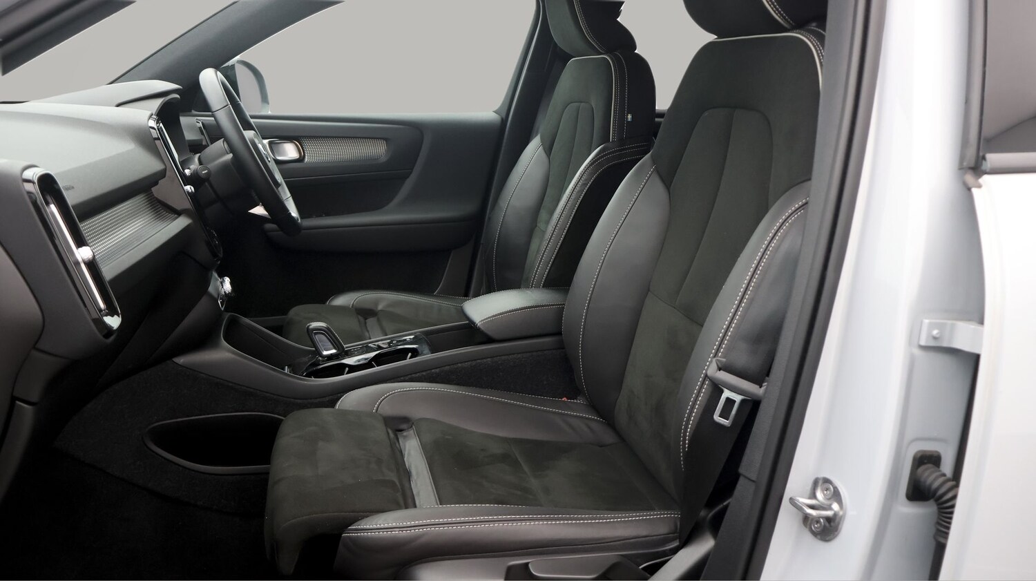 Used Volvo XC40 2022 for sale - 77688940: Photo 14