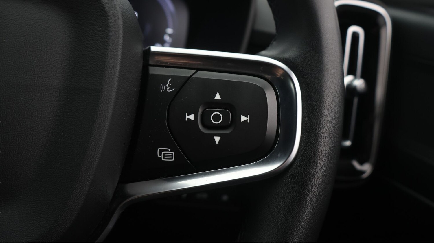 Used Volvo XC40 2022 for sale - 77688940: Photo 24