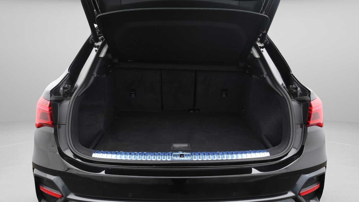 Used Audi Q3 2023 for sale - 76549909: Photo 18