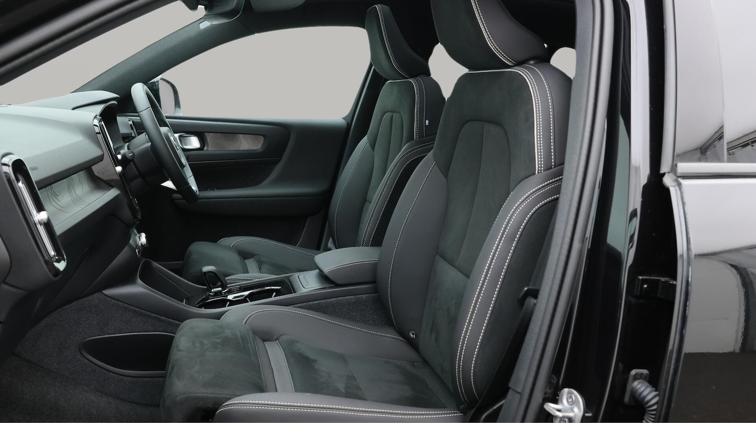 Used Volvo XC40 2024 for sale - 76085208: Photo 14