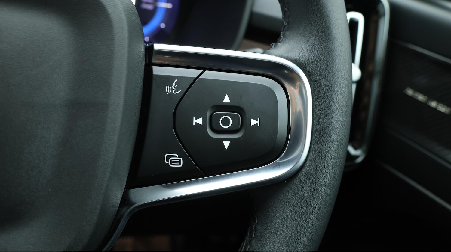 Used Volvo XC40 2024 for sale - 76085208: Photo 27