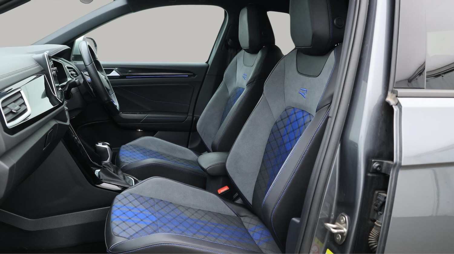 Used Volkswagen T-Roc 2023 for sale - 76060512: Photo 15