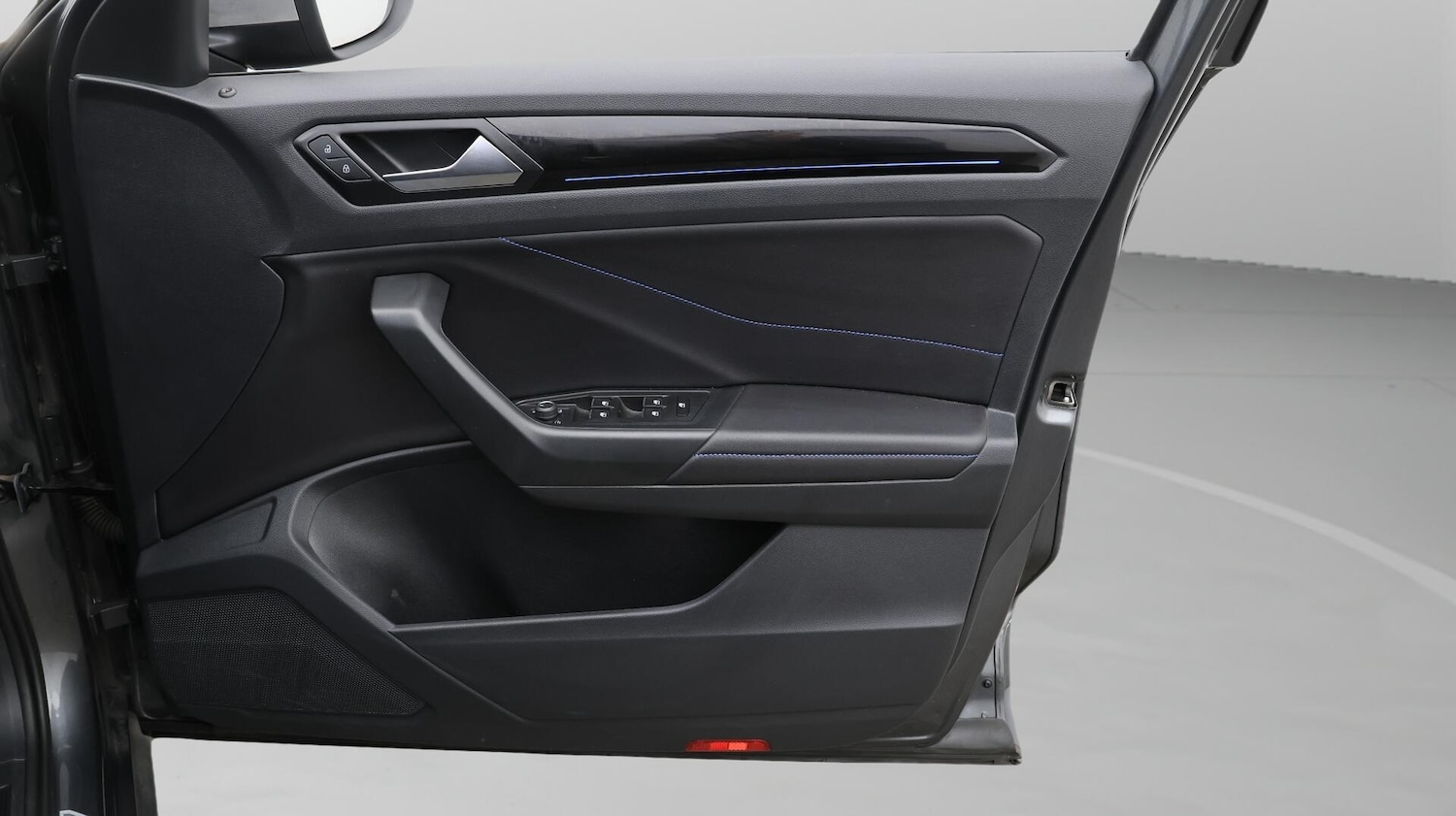 Used Volkswagen T-Roc 2023 for sale - 76060512: Photo 16