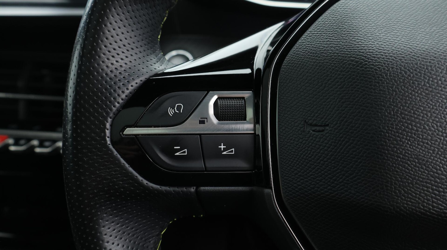 Used Peugeot 2008 2021 for sale - 76585109: Photo 28