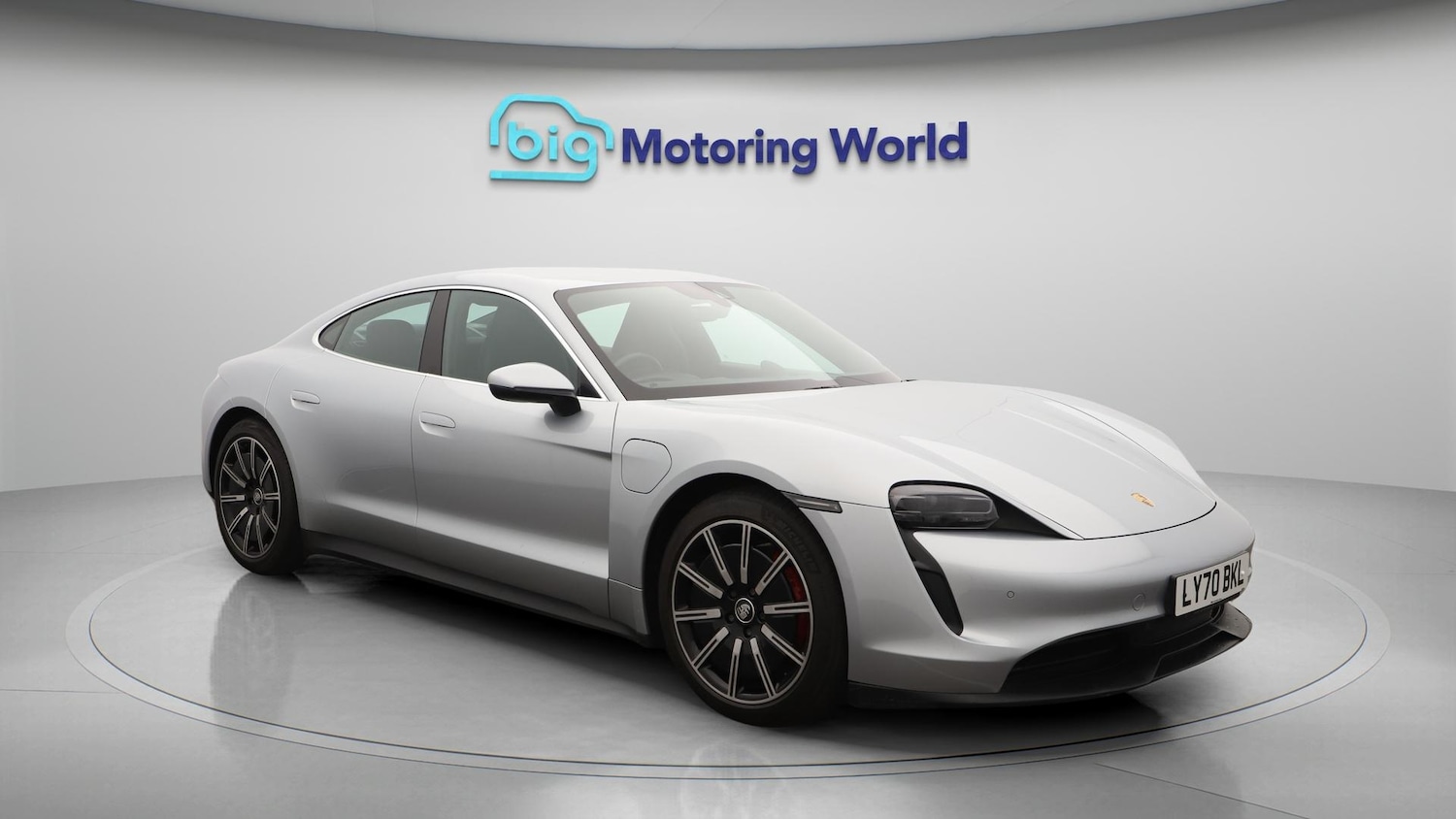 Used Porsche Taycan 2020 for sale - 76585449: Photo 2