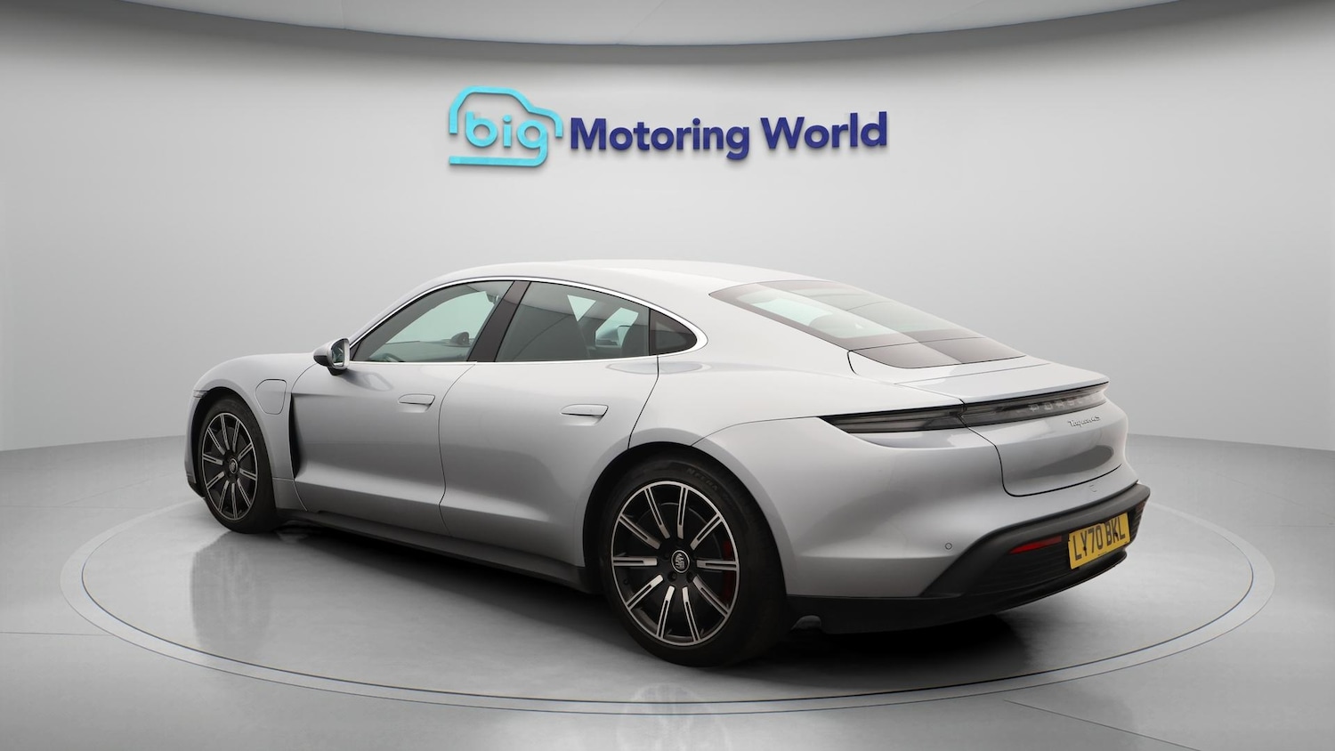 Used Porsche Taycan 2020 for sale - 76585449: Photo 6