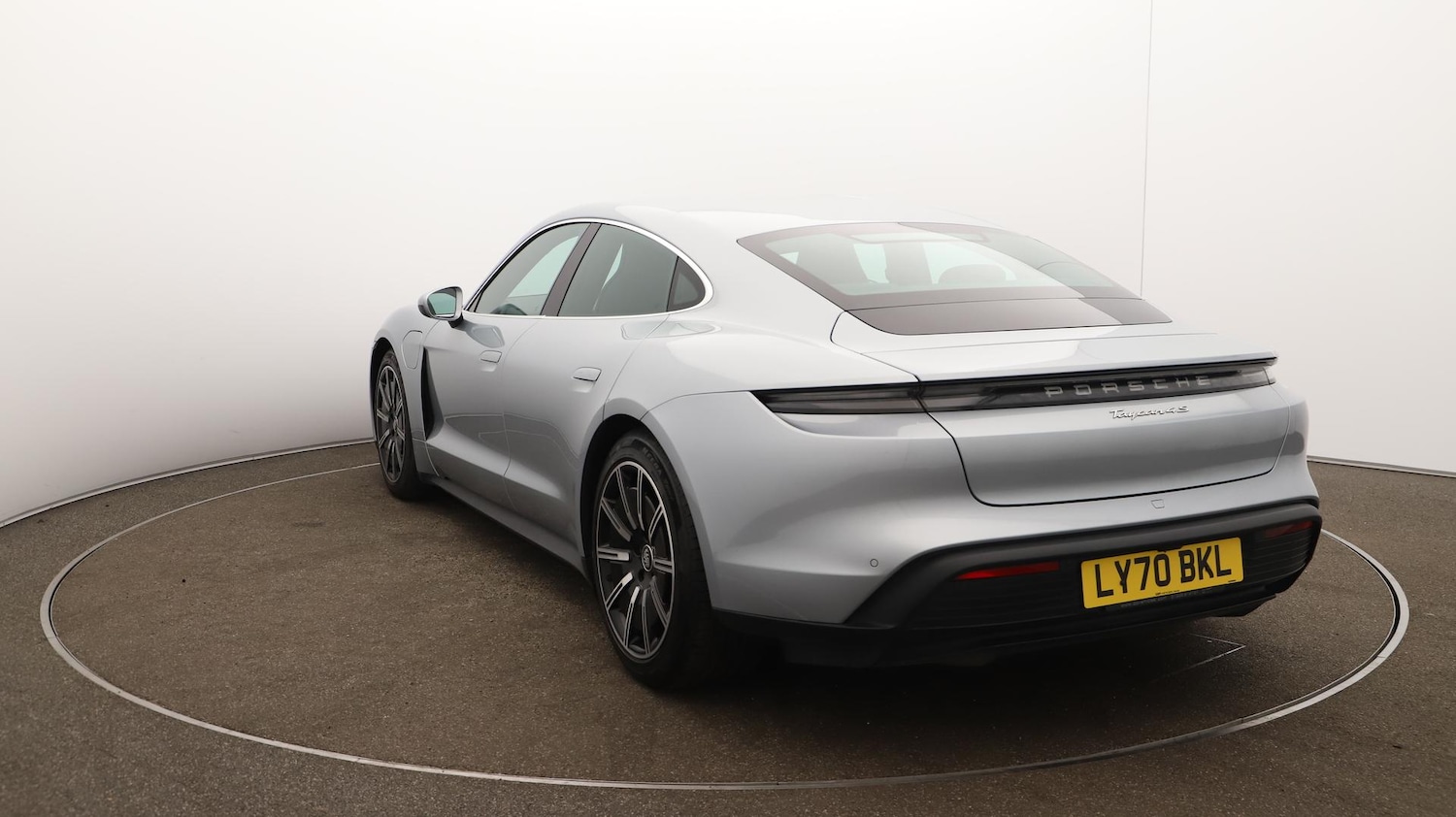 Used Porsche Taycan 2020 for sale - 76585449: Photo 64