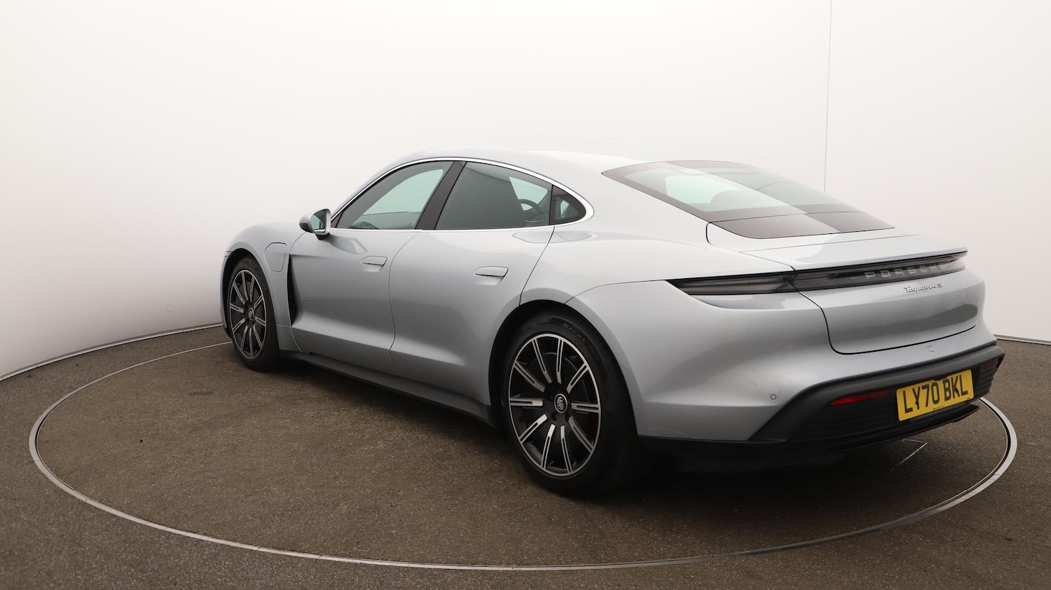 Used Porsche Taycan 2020 for sale - 76585449: Photo 65