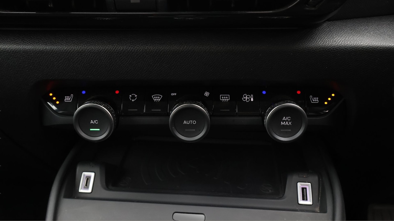 Used Citroen e-C4 2023 for sale - 77840055: Photo 12