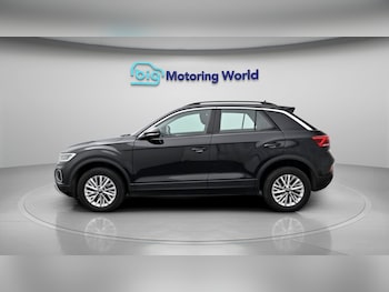 Used Volkswagen T-Roc 2023 for sale - 78340140: Photo