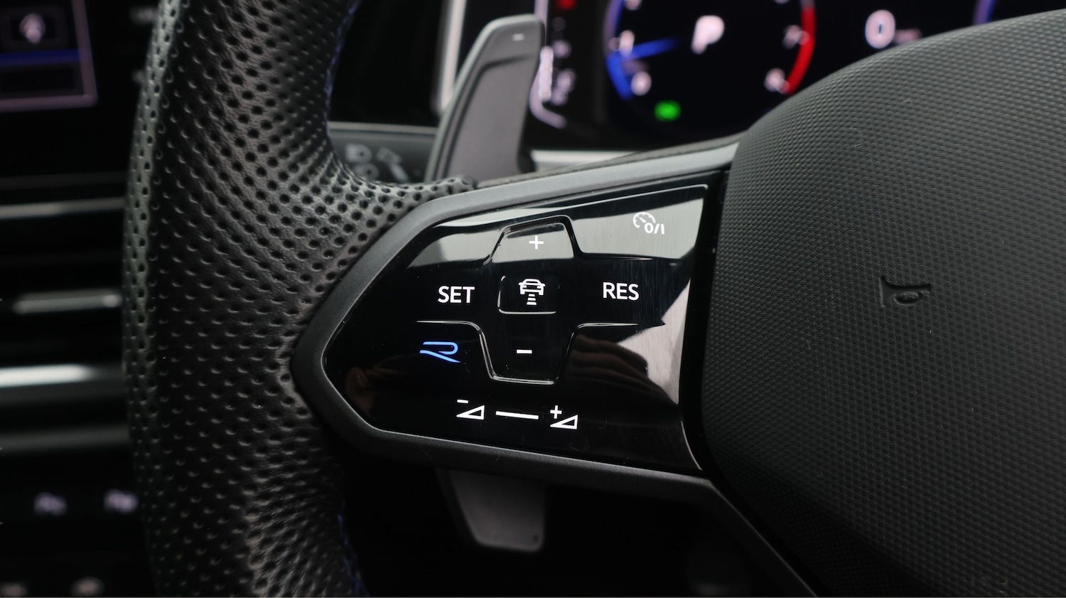 Used Volkswagen T-Roc 2023 for sale - 77296619: Photo 21