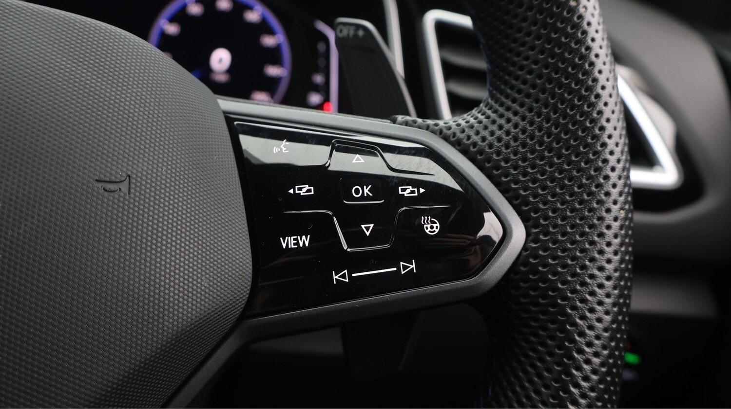 Used Volkswagen T-Roc 2023 for sale - 77296619: Photo 23