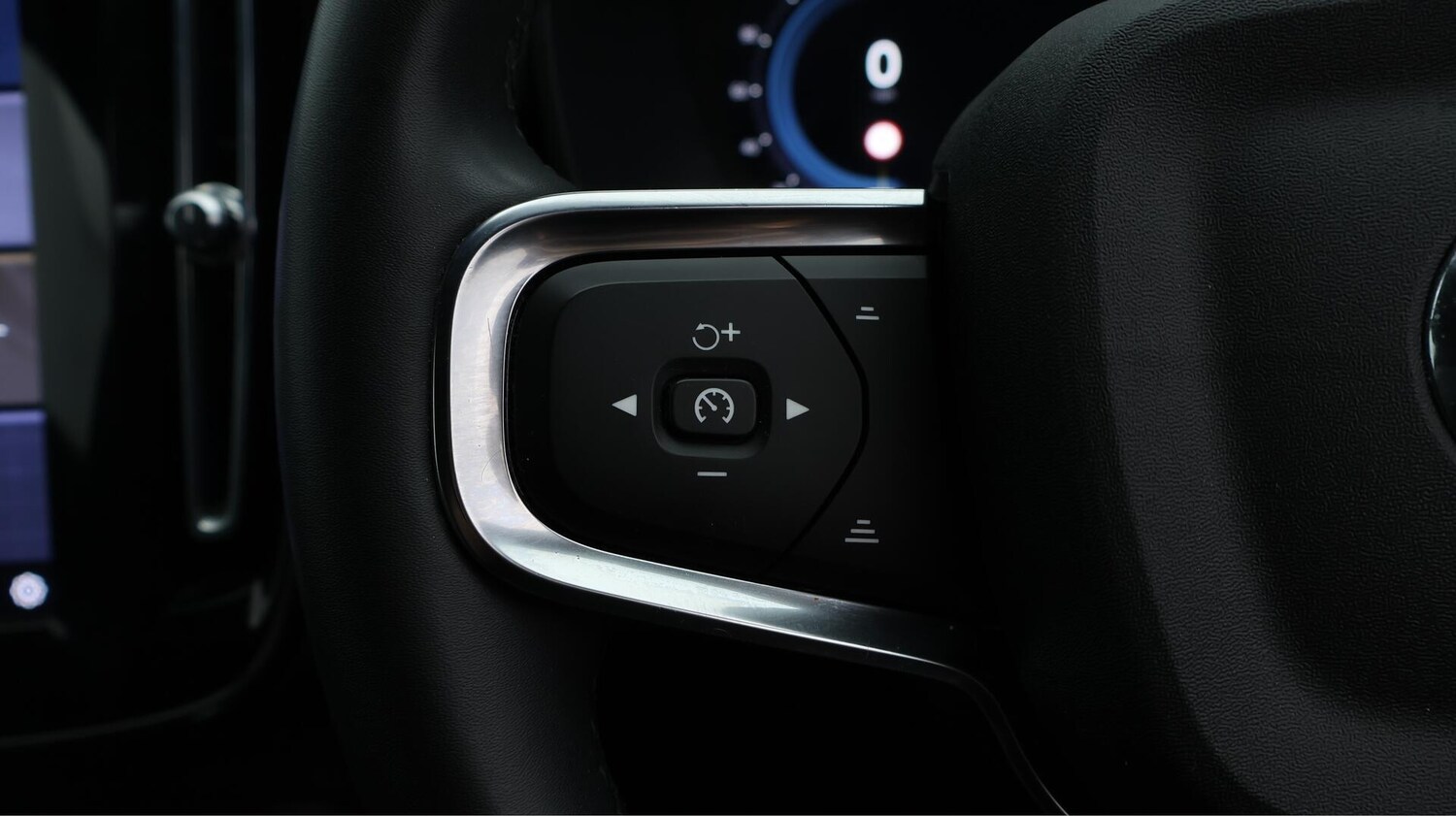 Used Volvo XC40 2023 for sale - 76484514: Photo 24