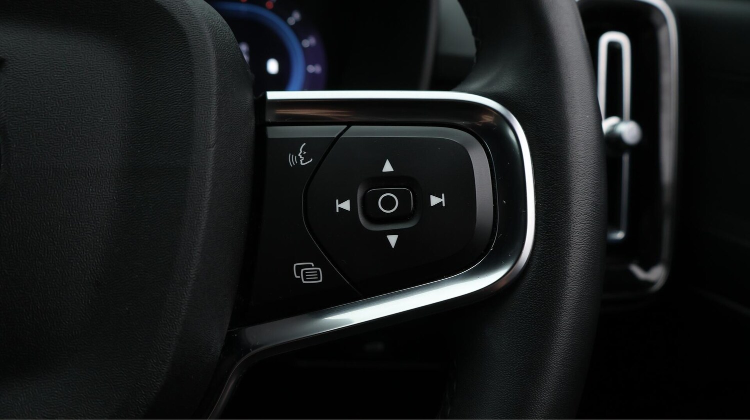 Used Volvo XC40 2023 for sale - 76484514: Photo 25