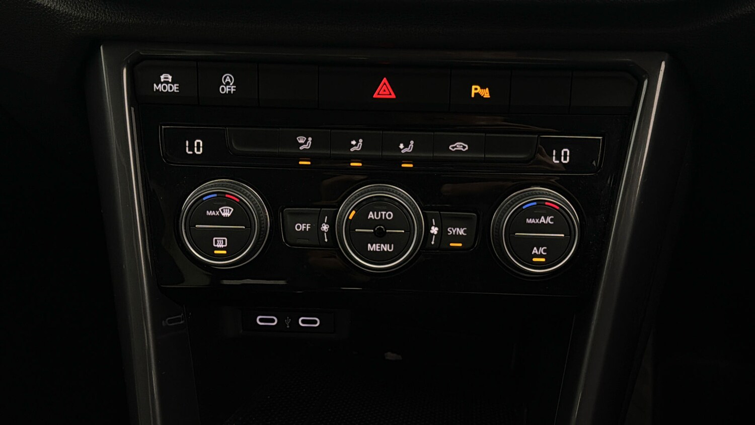 Used Volkswagen T-Roc for sale - 77816896: Photo 11