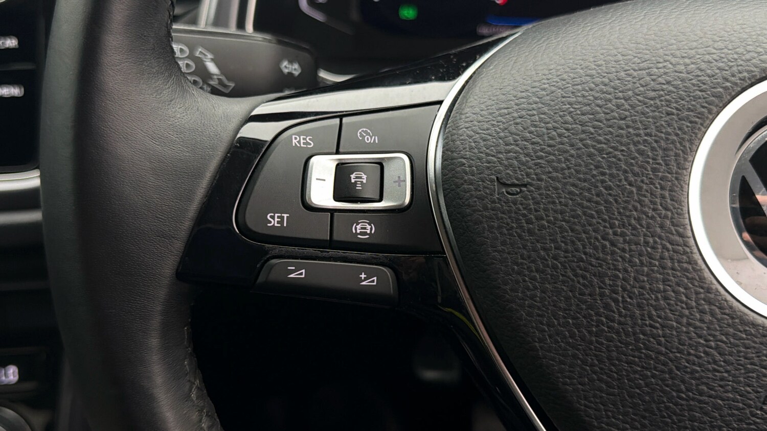 Used Volkswagen T-Roc for sale - 77816896: Photo 22