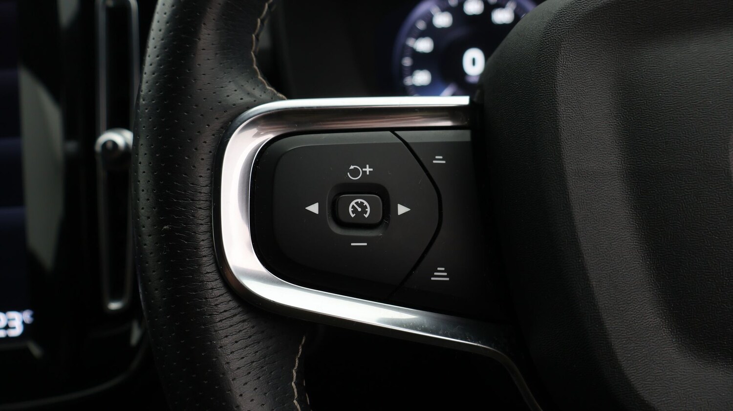 Used Volvo XC40 for sale - 77818066: Photo 23