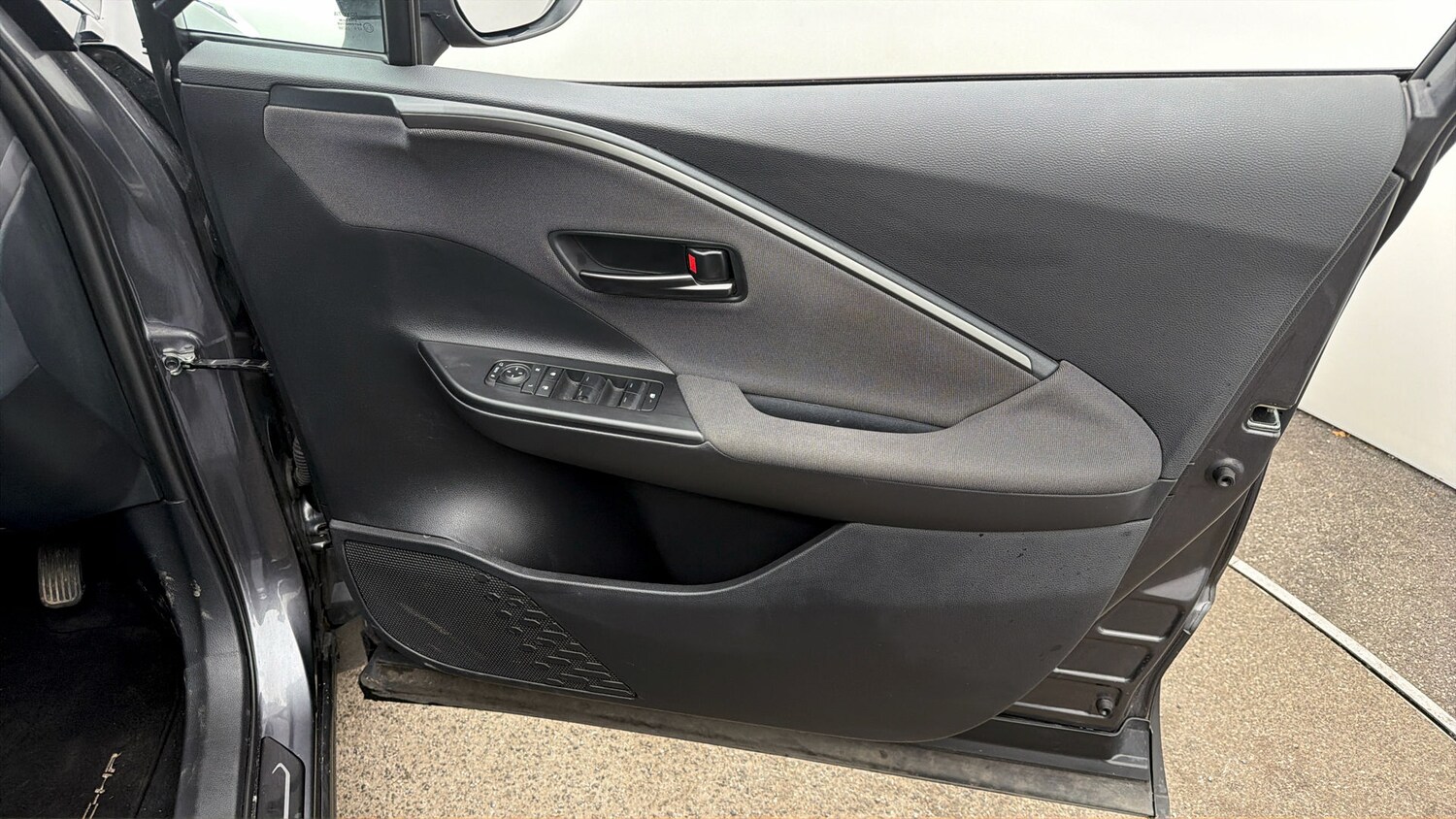 Used Toyota C-HR 2024 for sale - 77930549: Photo 16