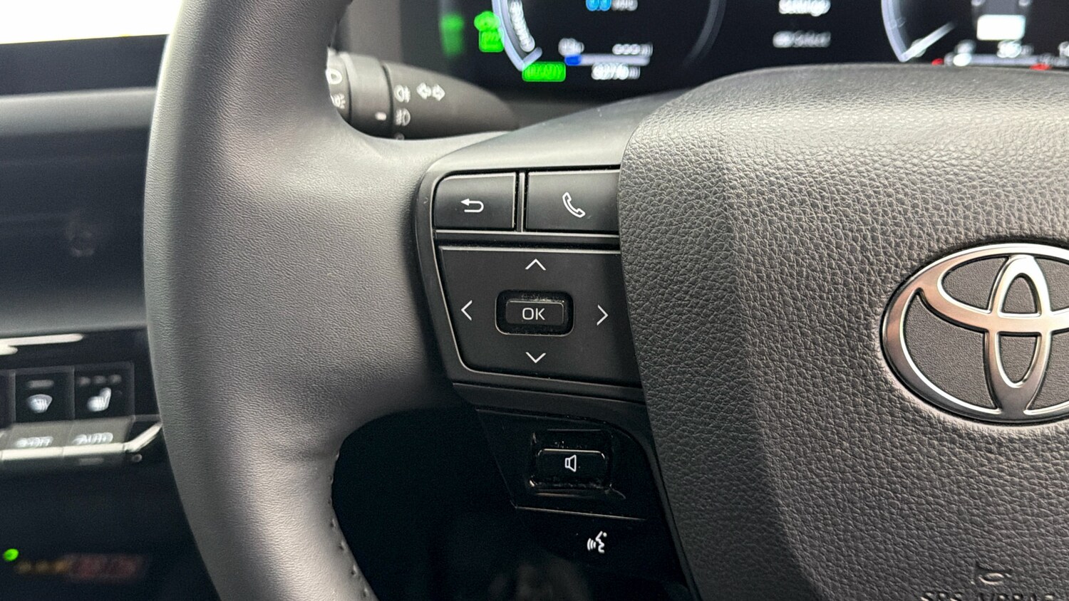 Used Toyota C-HR 2024 for sale - 77930549: Photo 23