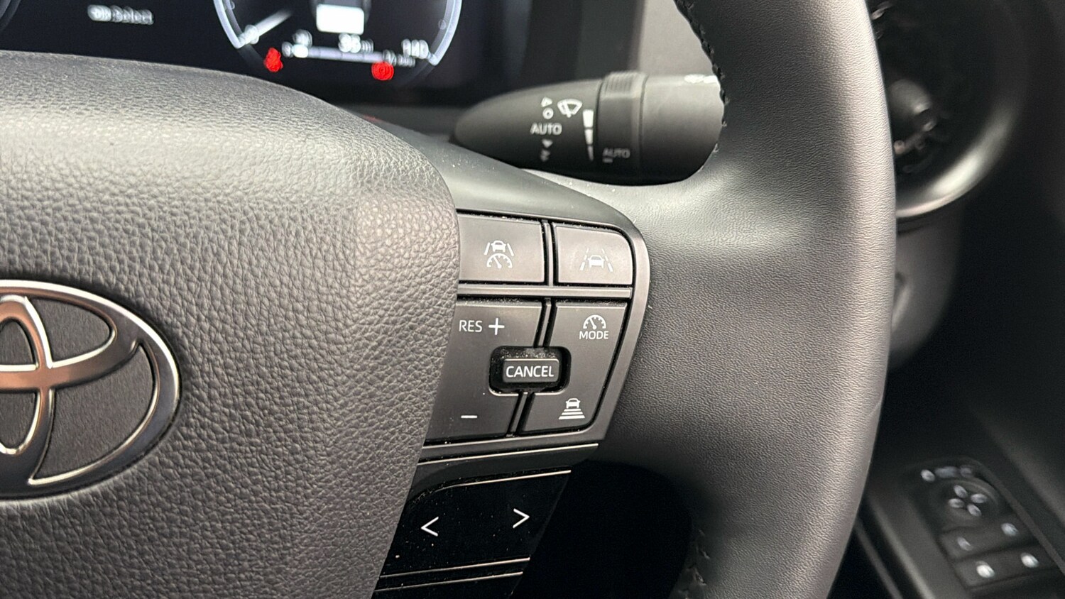 Used Toyota C-HR 2024 for sale - 77930549: Photo 24