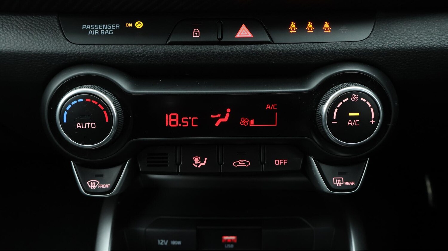 Used Kia Stonic 2024 for sale - 76457448: Photo 13