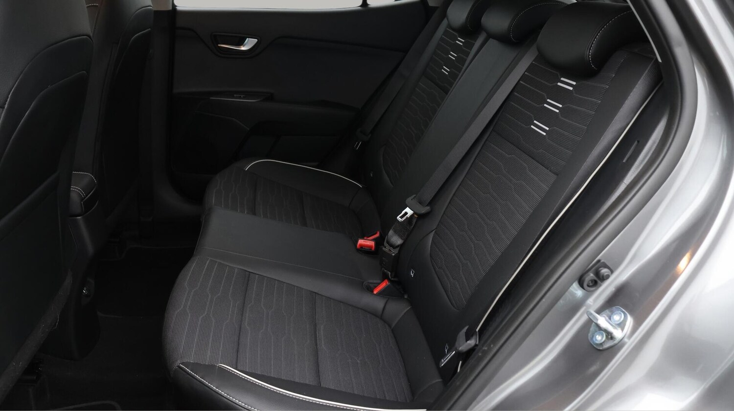 Used Kia Stonic 2024 for sale - 76457448: Photo 17